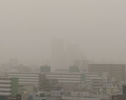 2010年3月21日の大阪市内の様子（黄砂あり）