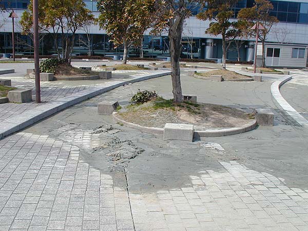 液状化による噴砂現象跡