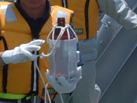油分採水用の瓶