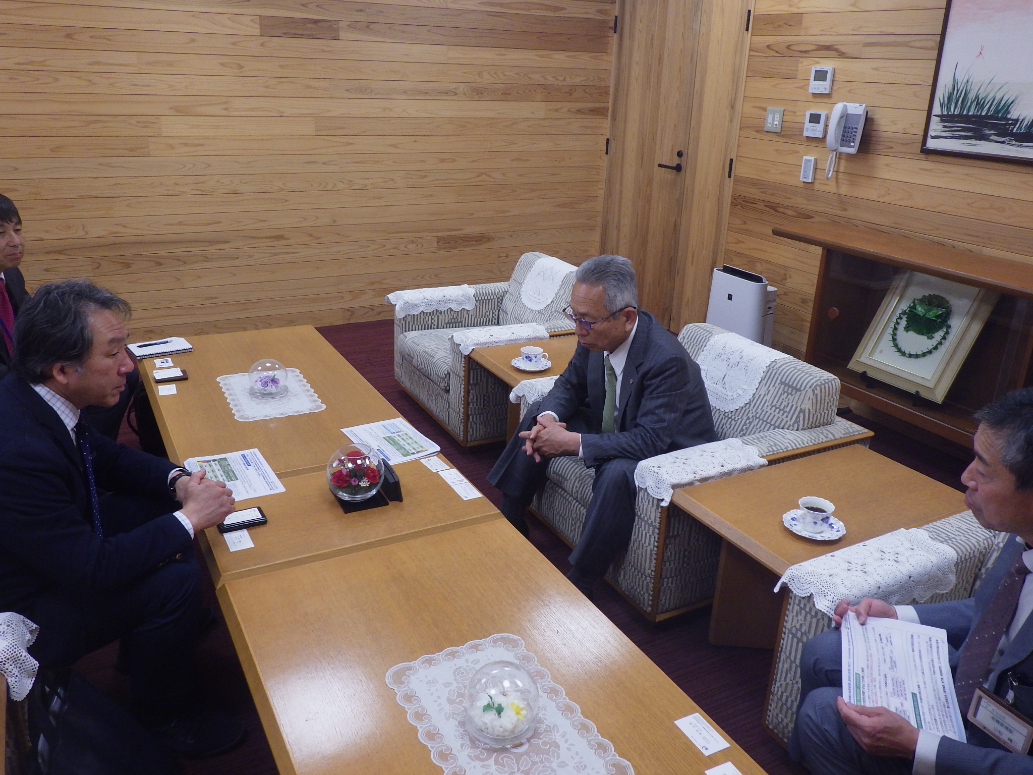 山本市長と小松危機管理監と気象台長