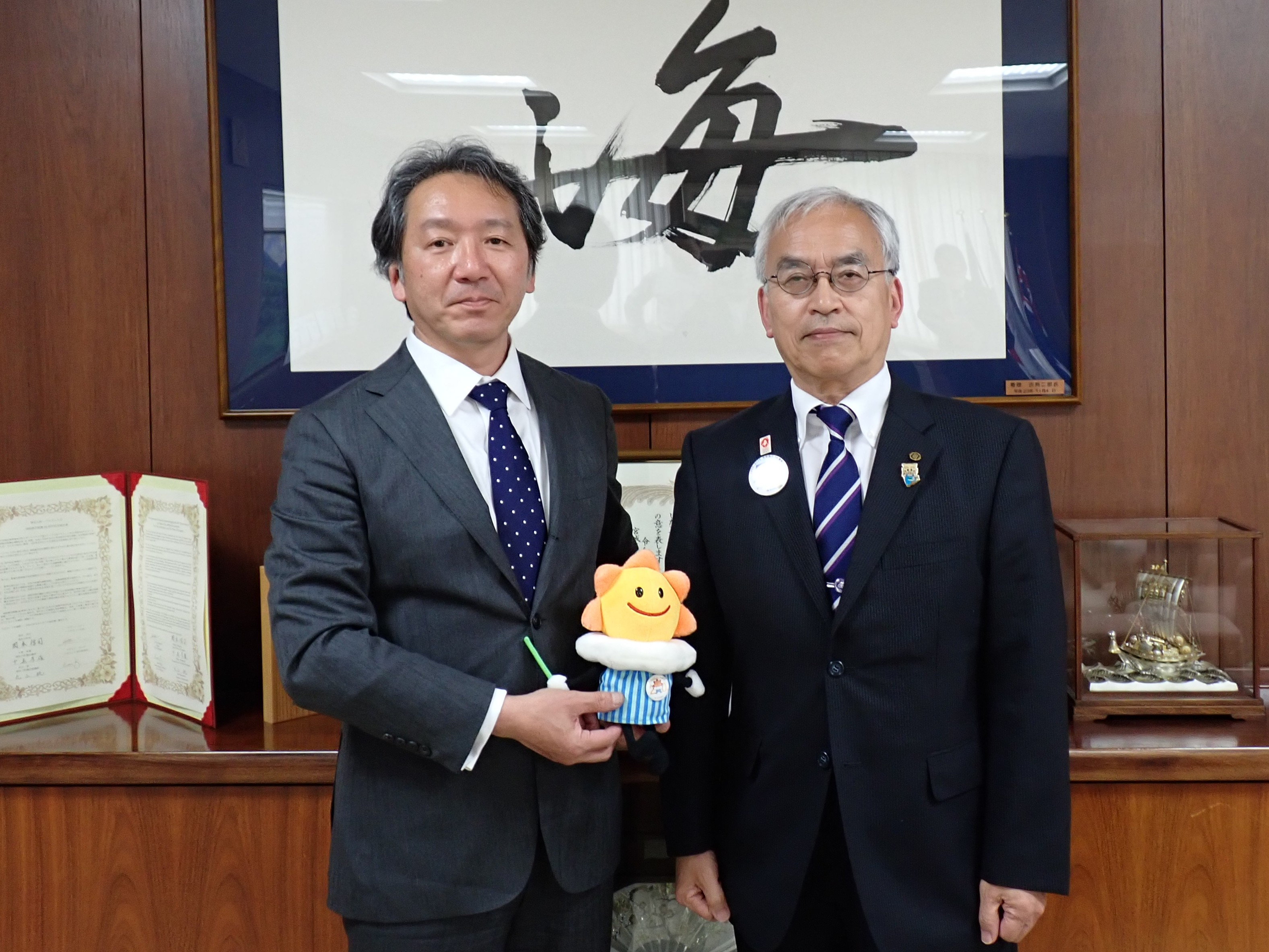 岡本町長と気象台長