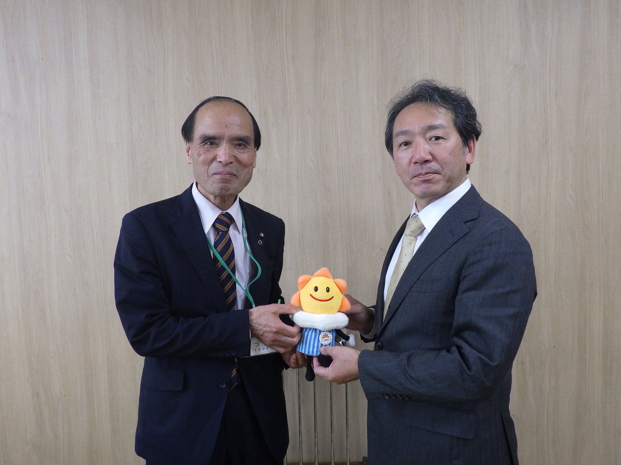 津田町長と気象台長