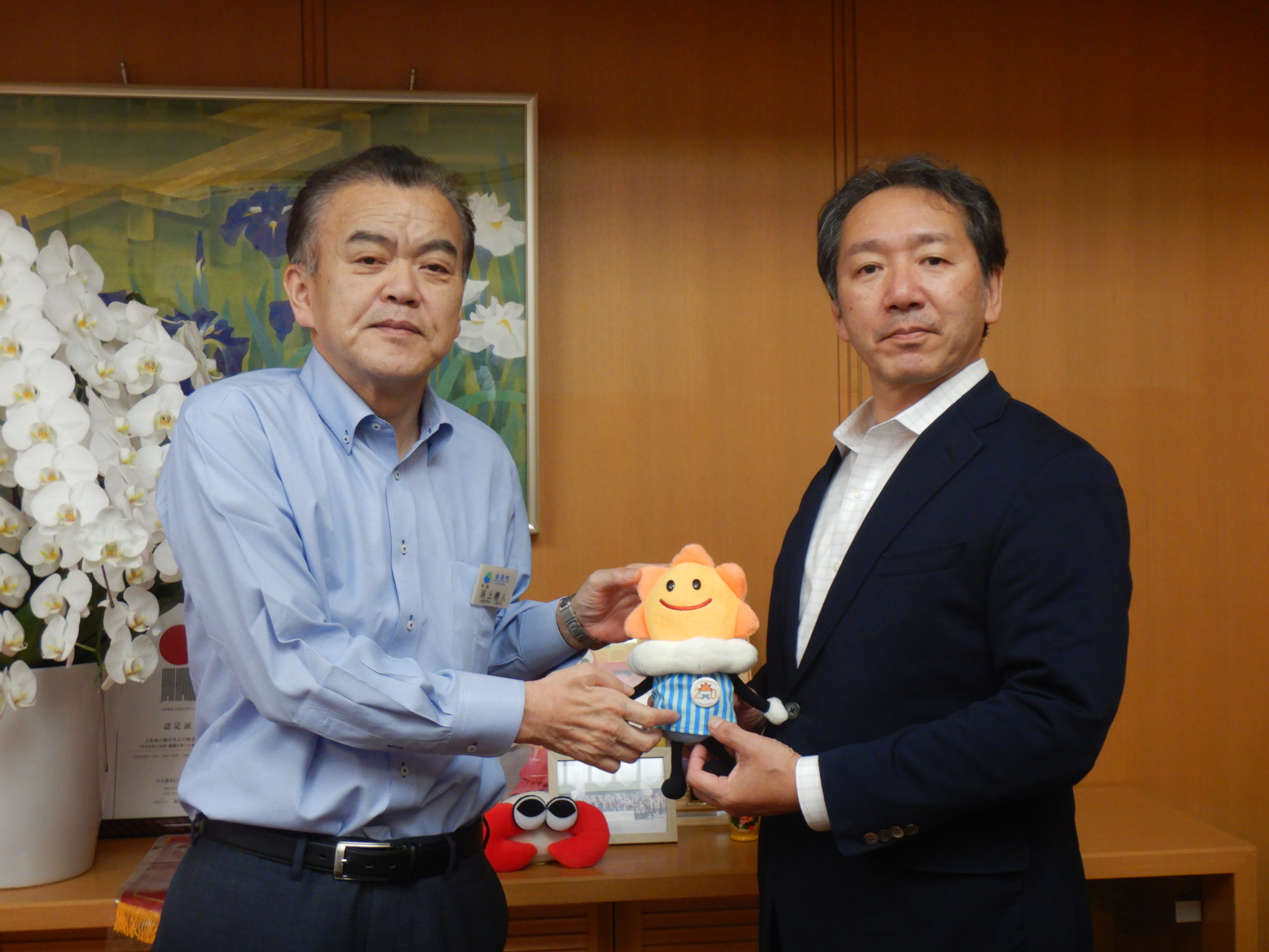浜上町長と気象台長
