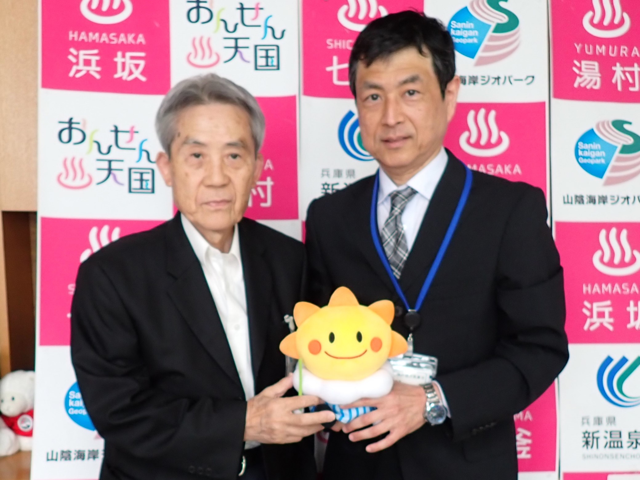 西村町長と気象台長