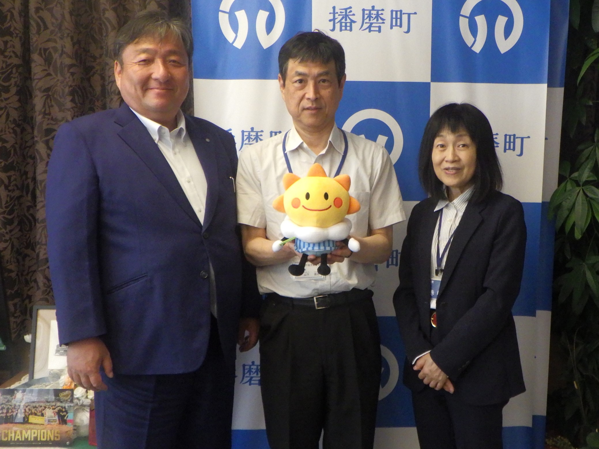 佐伯町長と赤松教育長と気象台長