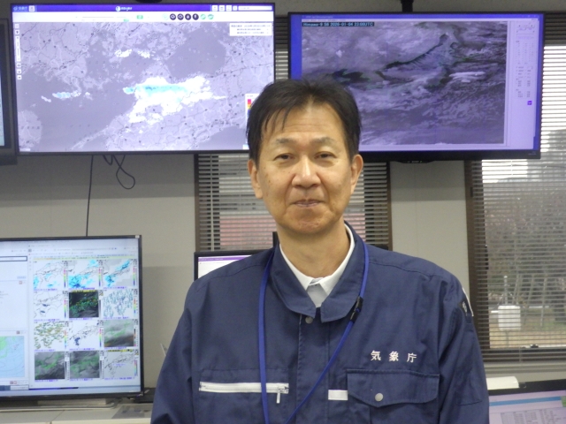 観測予報現業室にて