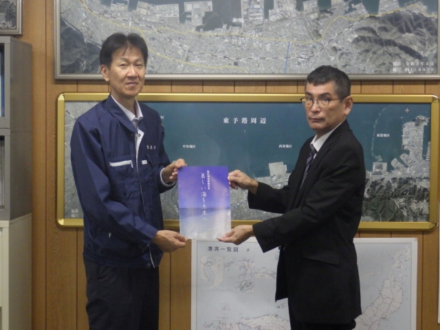松山港湾・空港整備事務所長との懇談写真