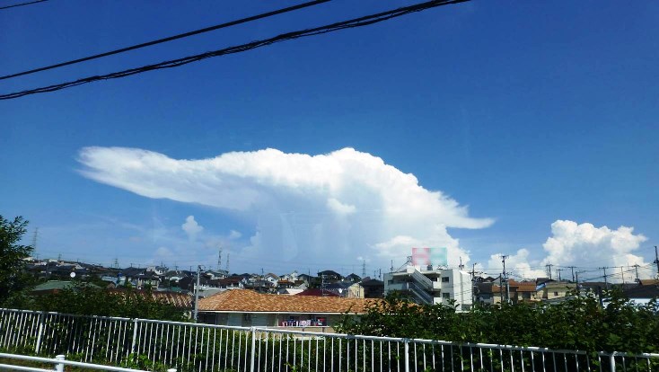 積乱雲と推定される雲