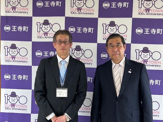 平井町長と気象台長
