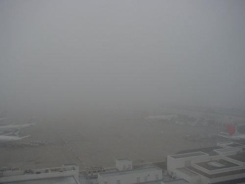 霧の空港
