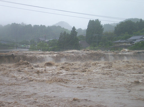 耶馬渓橋付近の増水状況(写真提供:国土交通省 九州地方整備局)