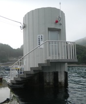 観測を再開した大船渡検潮所