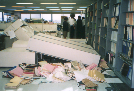書棚の転倒
