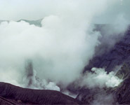 1979年6月12日 火口底から土砂噴出。最大約150mまで土砂を噴き上げた。