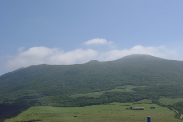 写真：村営牧場（2000年7月9日 七島展望台より撮影）
