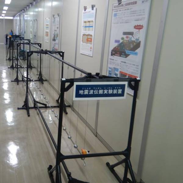 地震波伝搬実験装置